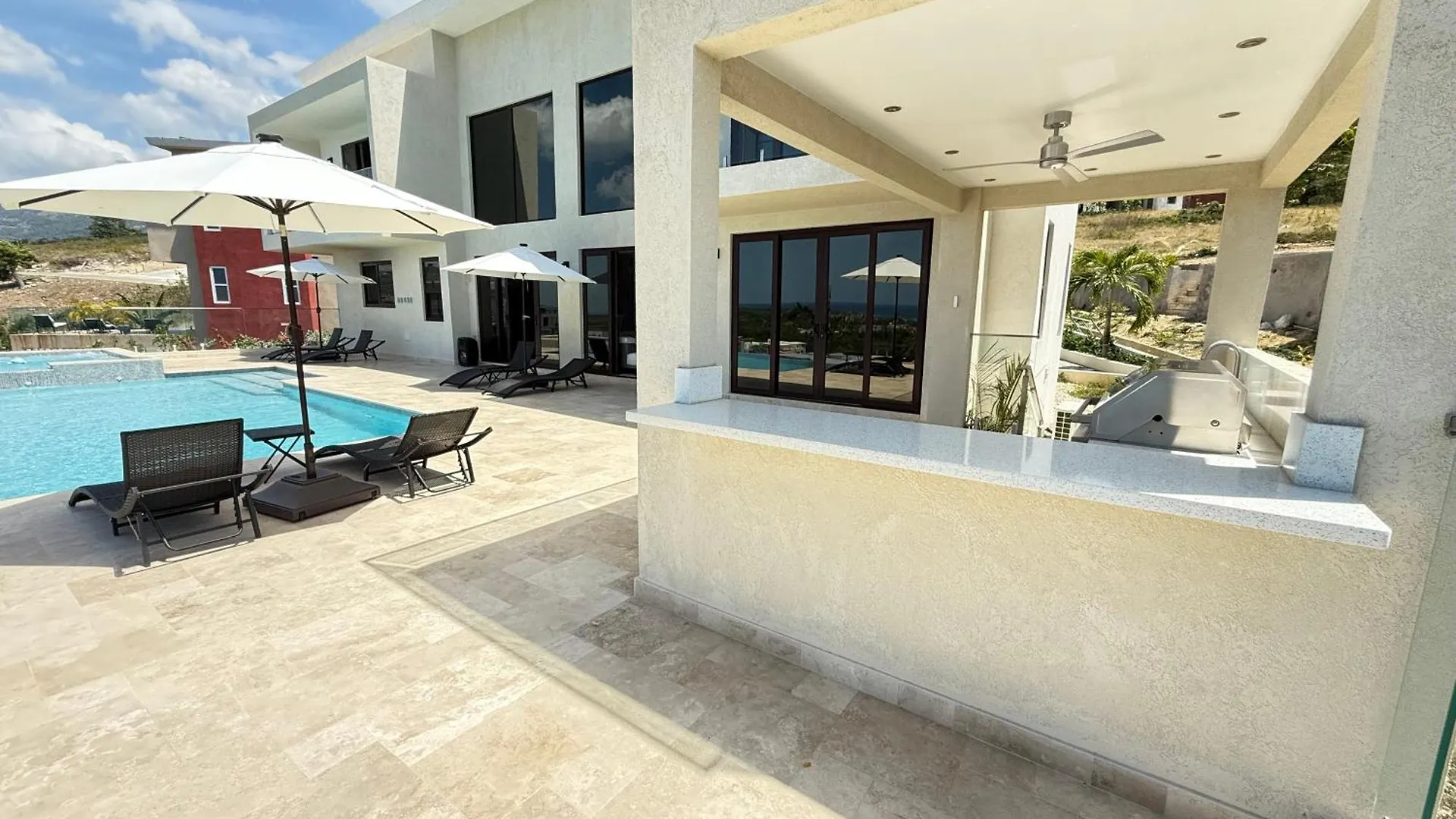 White Sky Beach Villas Whitehouse
