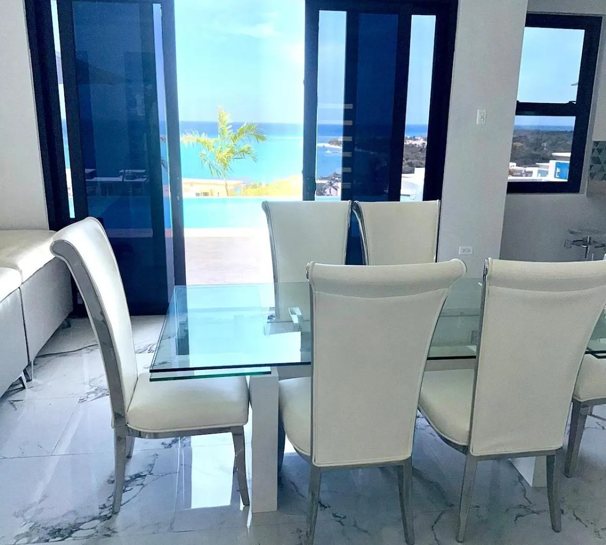 White Sky Beach Villas Whitehouse