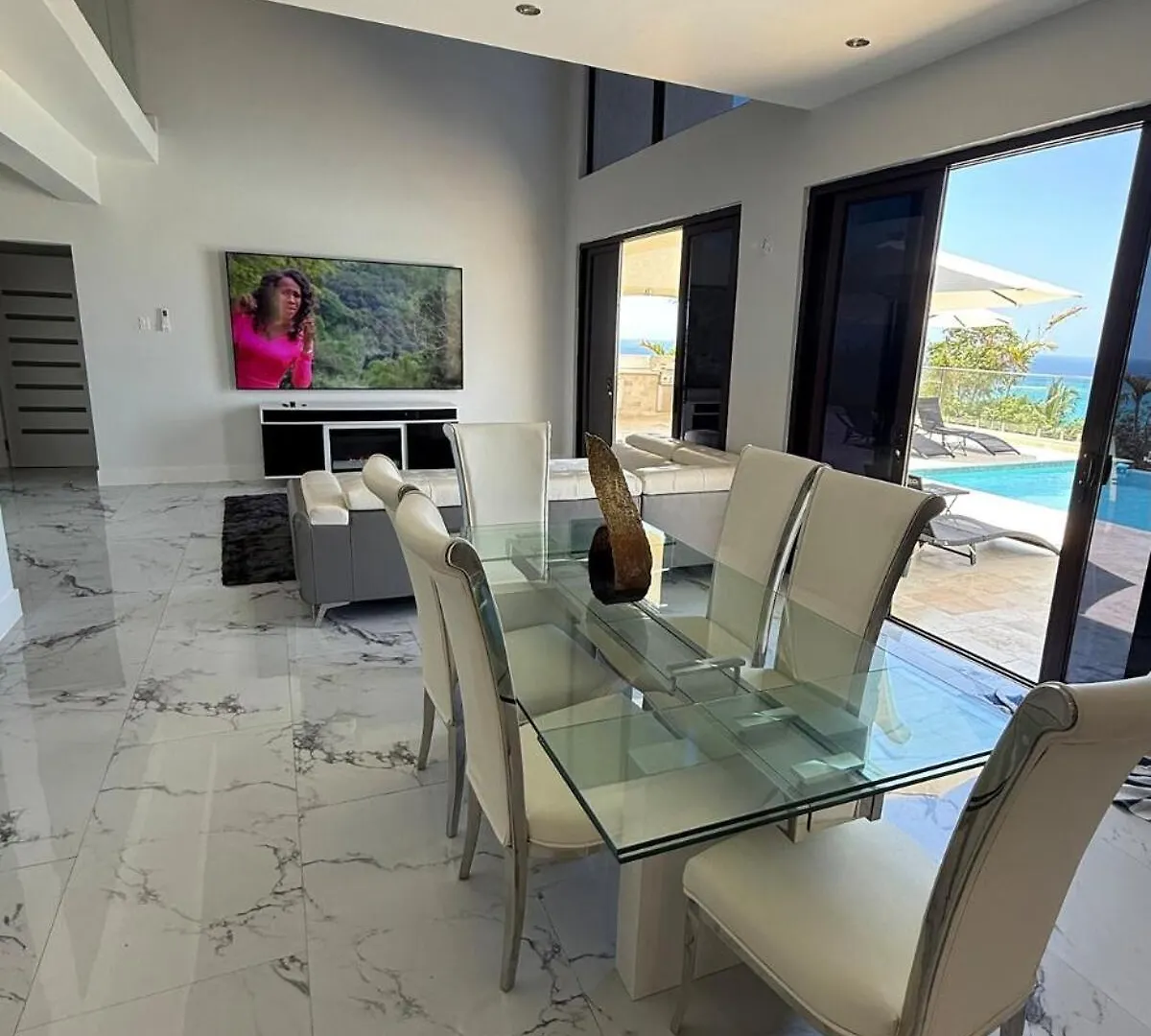 White Sky Beach Villas Whitehouse