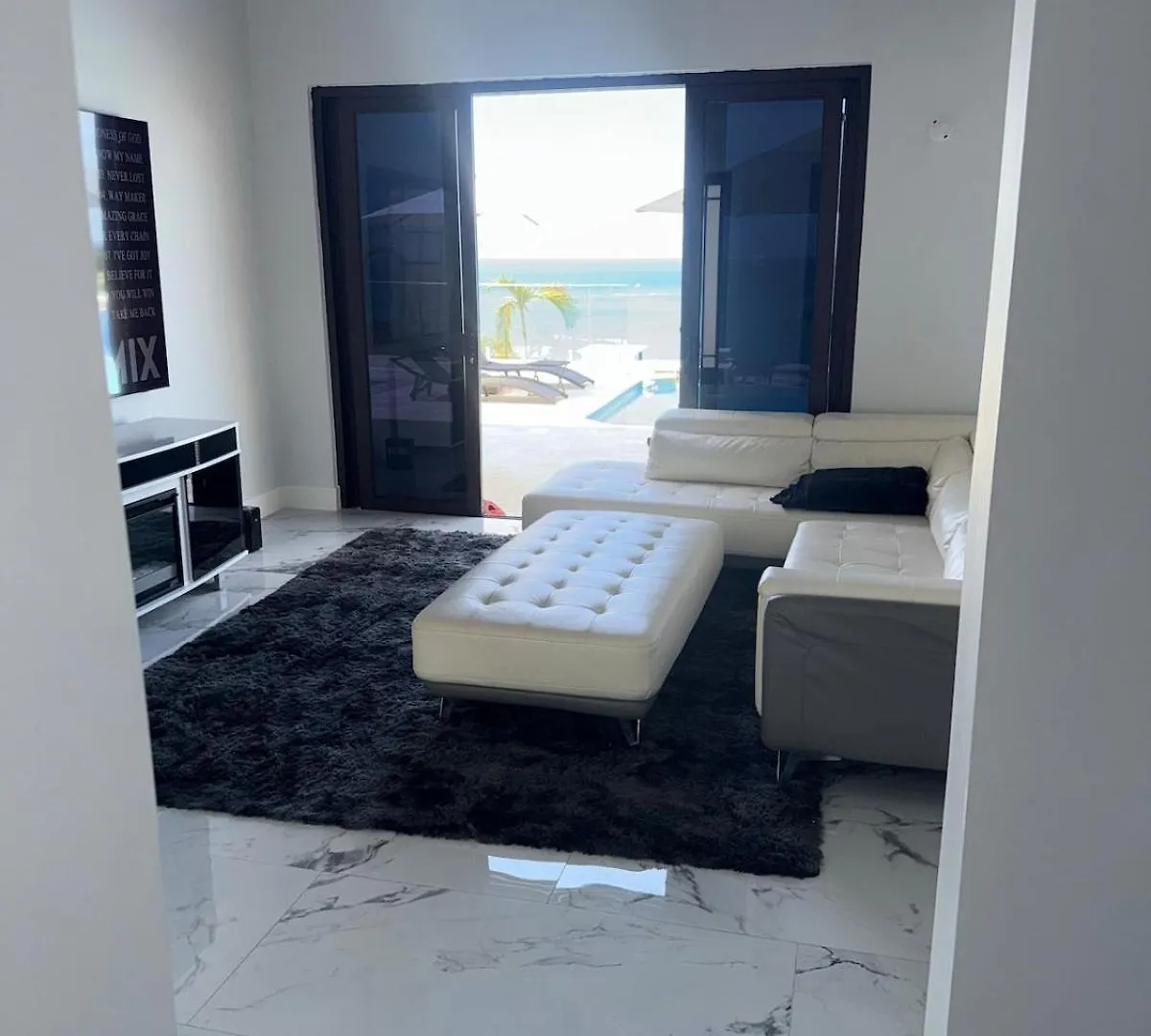 White Sky Beach Villas Whitehouse