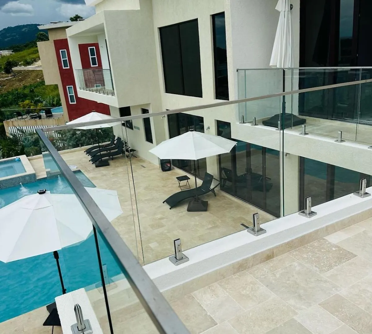 White Sky Beach Villas Whitehouse
