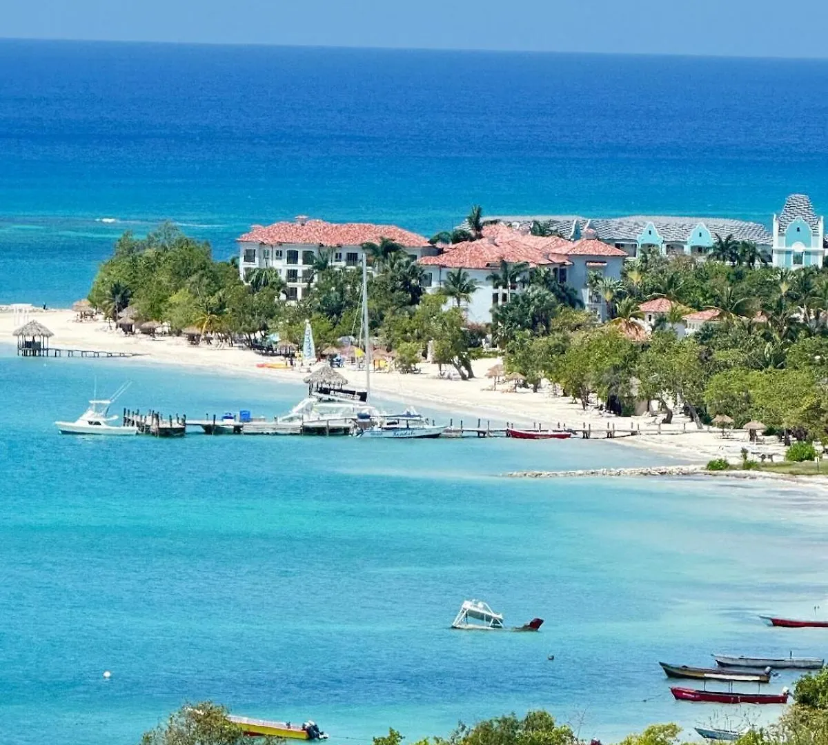 White Sky Beach Villas Whitehouse