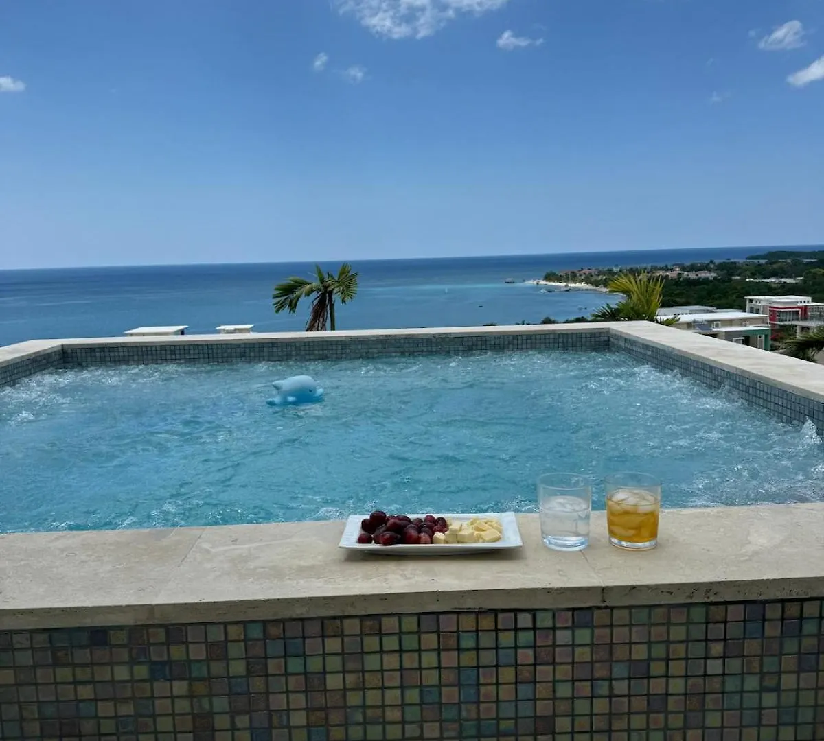 White Sky Beach Villas Whitehouse