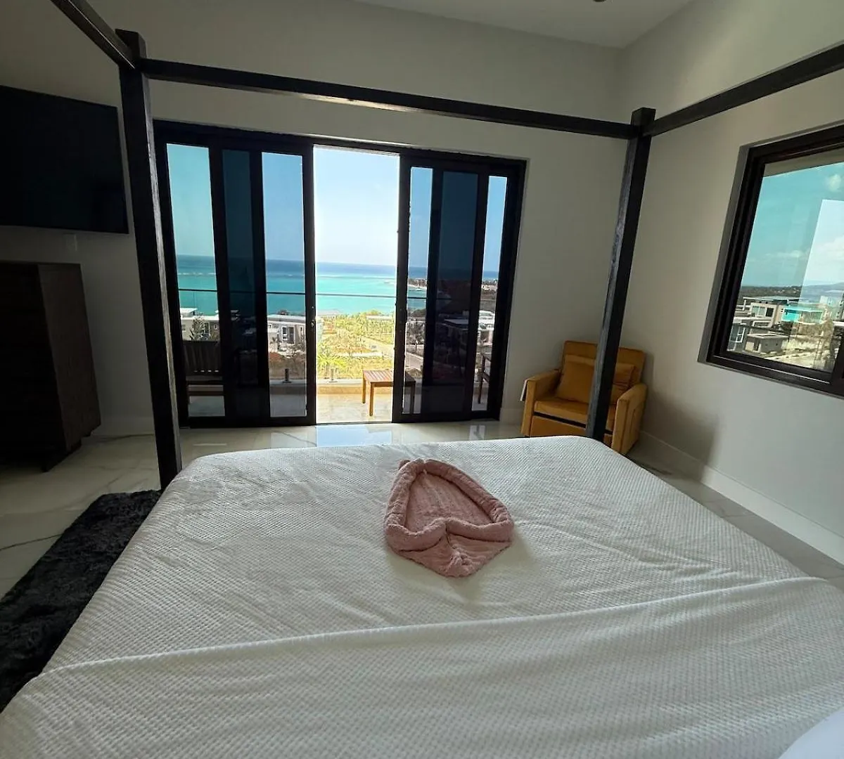 White Sky Beach Villas Whitehouse